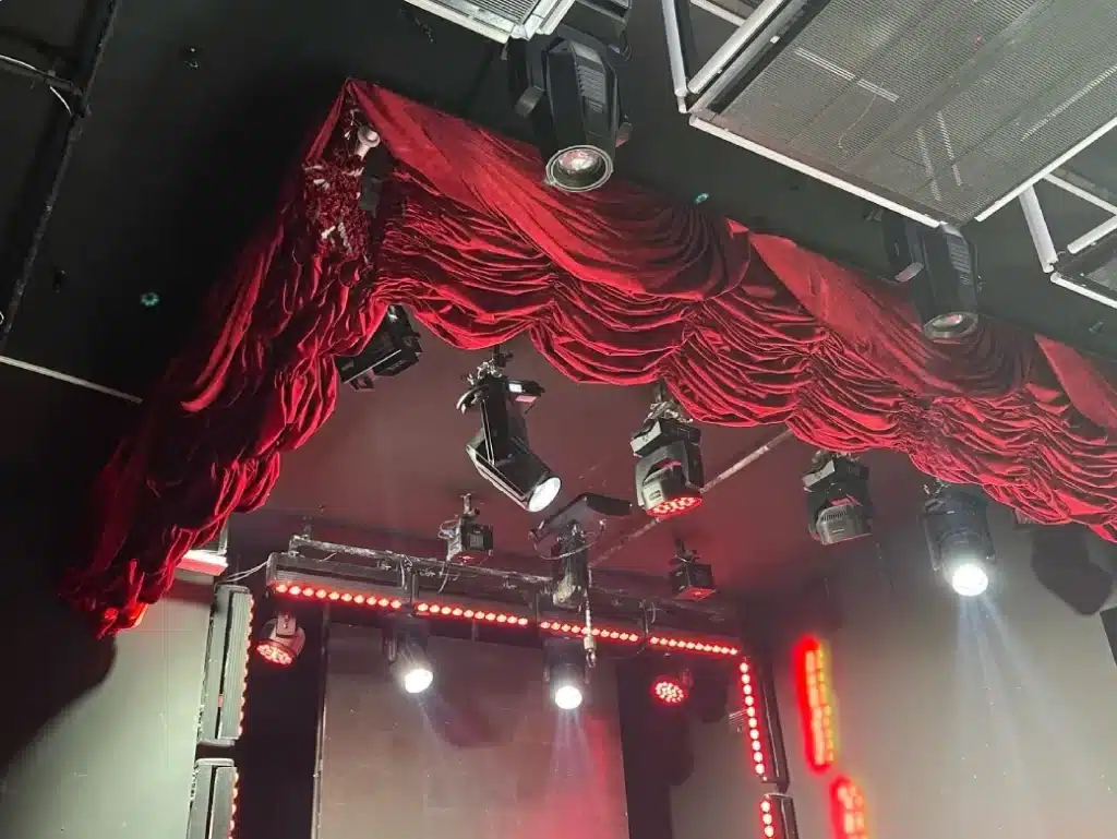 red valvet stage curtains