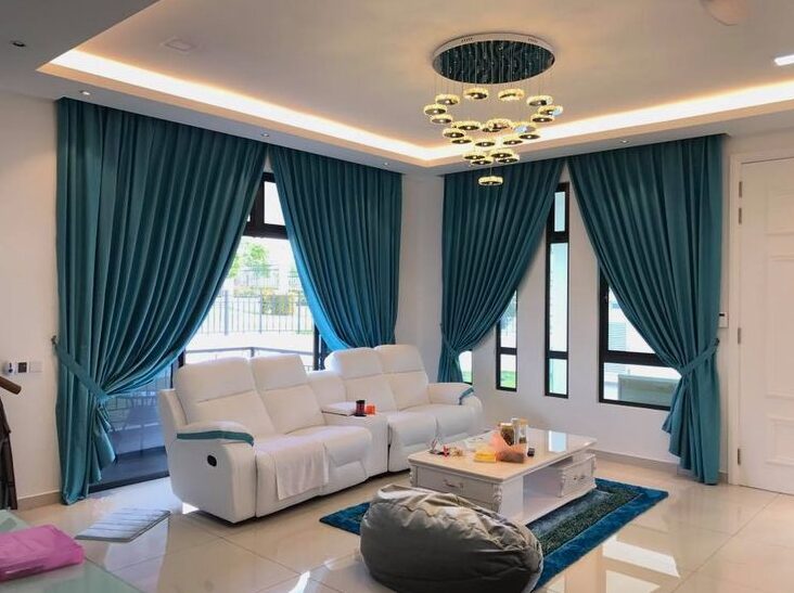 Elevate Your Living Room with Luxurious Curtains in Dubai